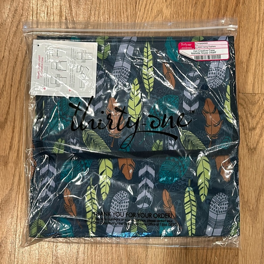 Thirty-One Get Creative Case In Falling Feathers ** RETIRED **